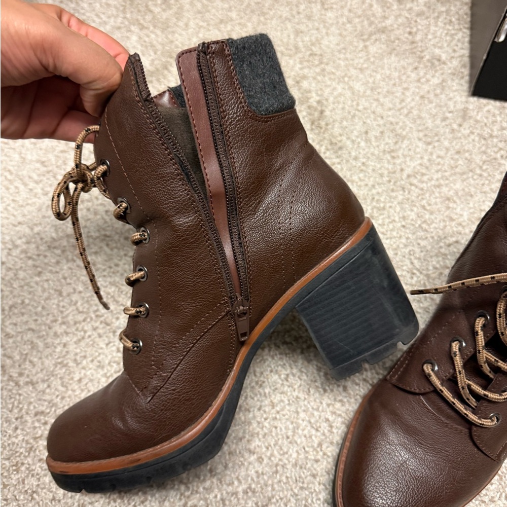 Naturalizer Brown Lace-Up Ankle Boots